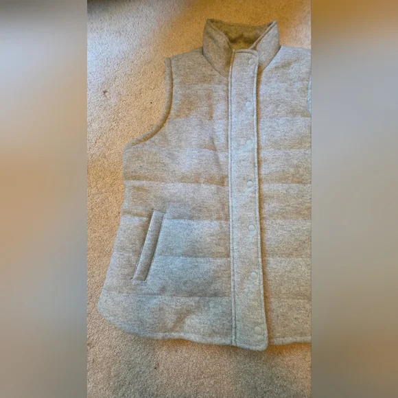 Croft &‎ Barrow Women's Gray Quilted Vest - Picture 5 of 10